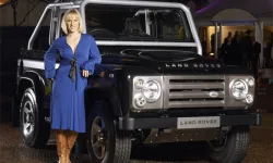 image bg Land Rover Defender SVX Slide